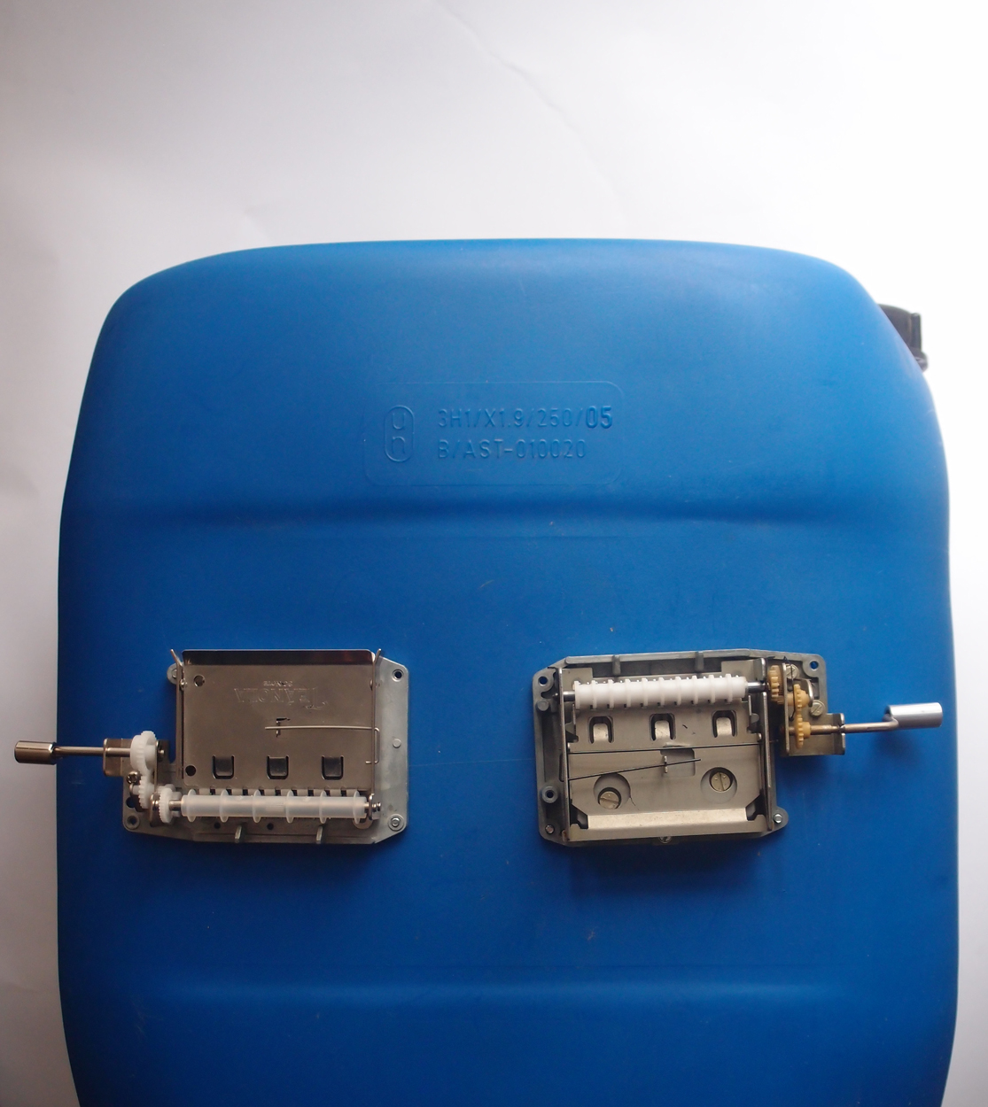 2018-02-13 2 Spieluhren (neue Resonanz)